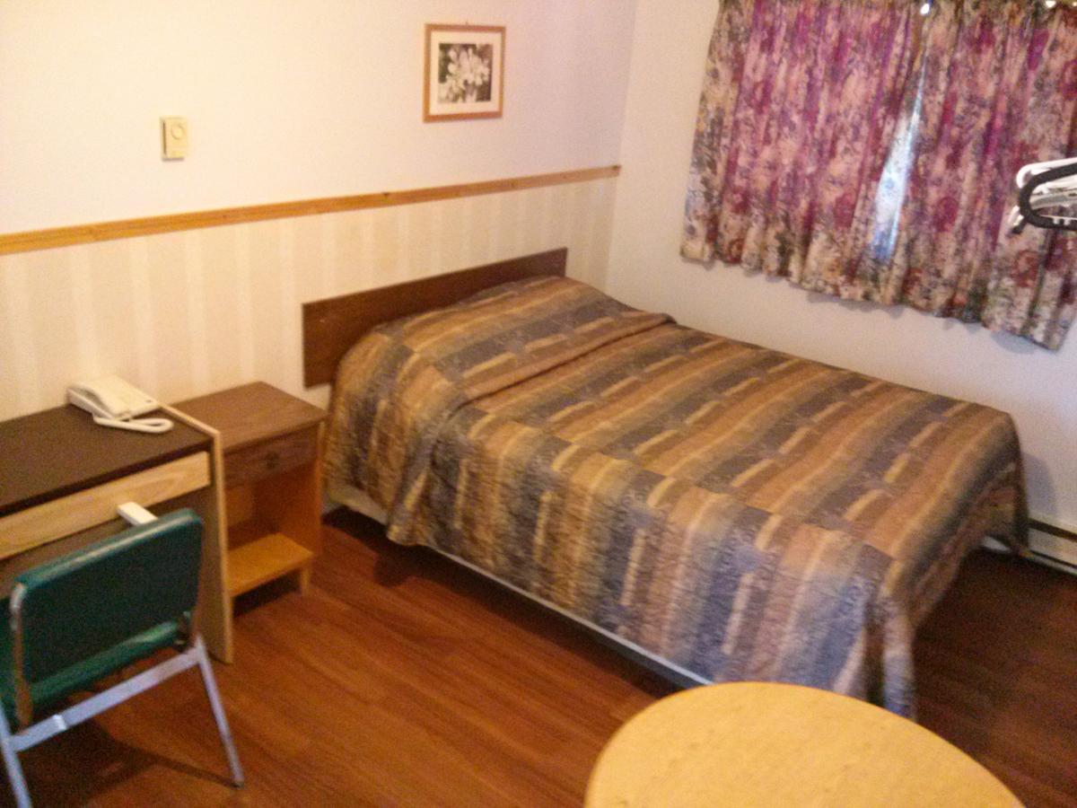 Moosomin Motel Екстериор снимка