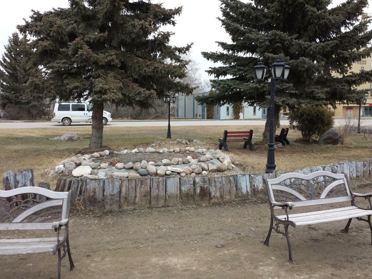 Moosomin Motel Екстериор снимка